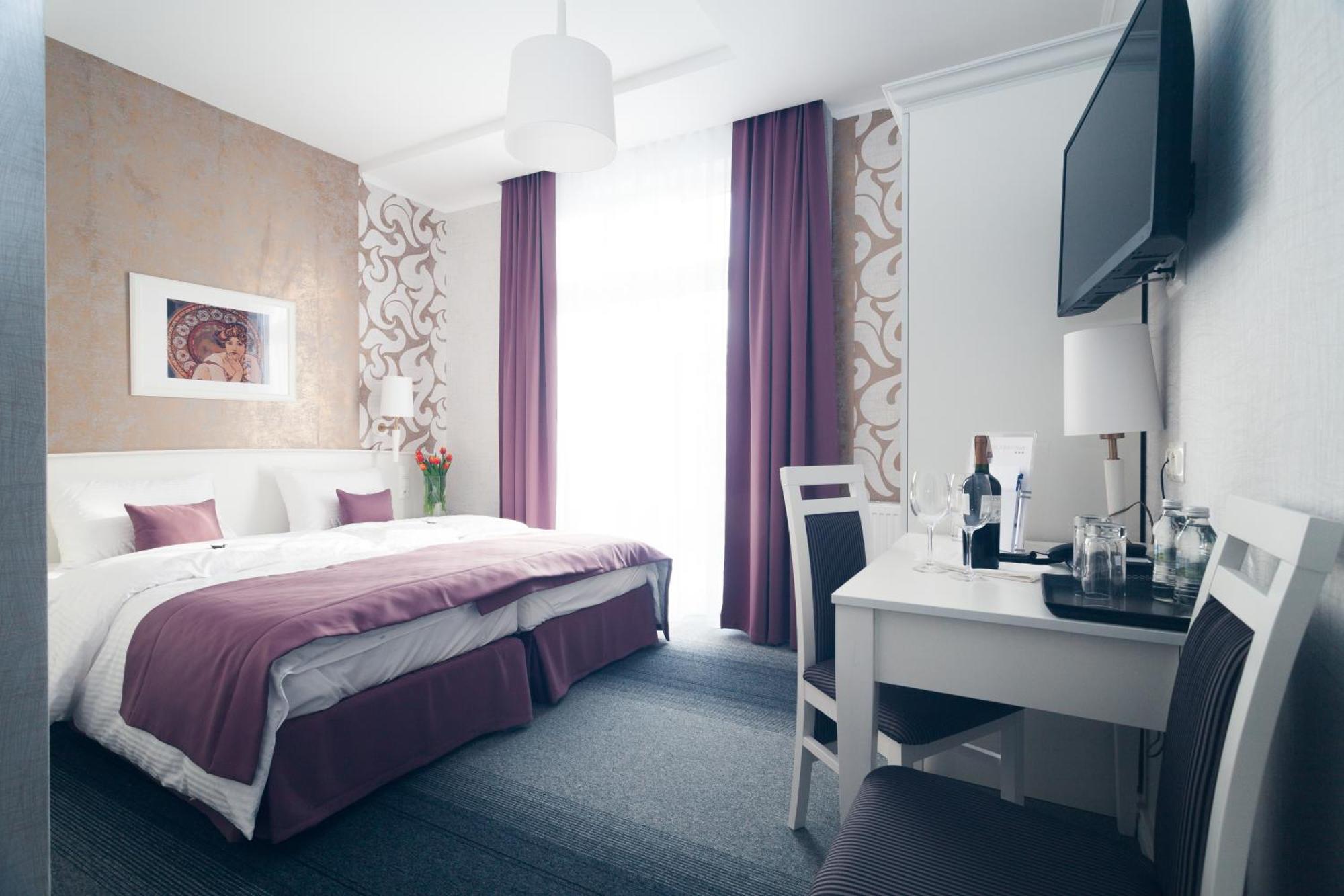 Hotel Pod Ratuszem Wieluń Pokoj fotografie