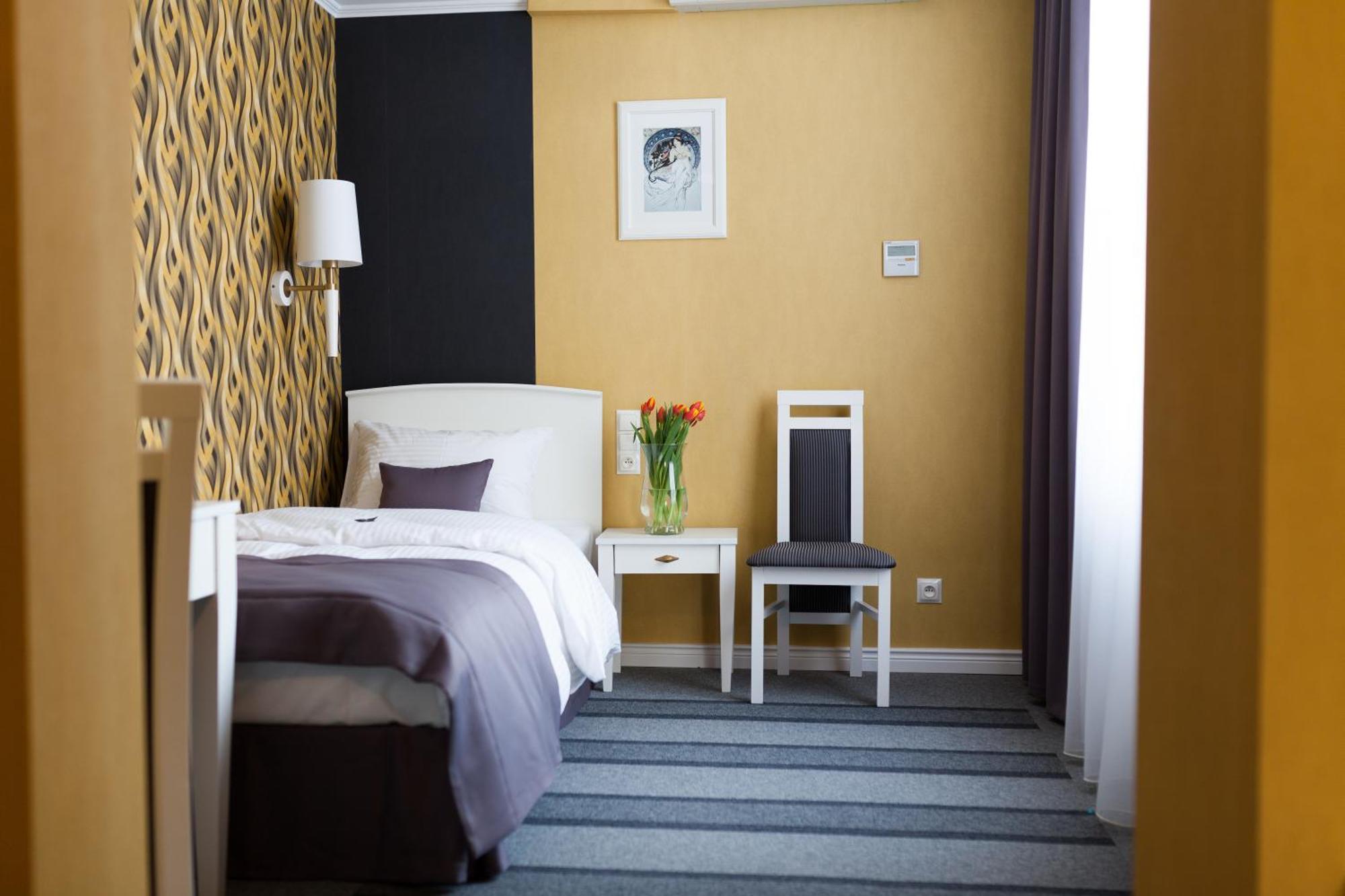 Hotel Pod Ratuszem Wieluń Pokoj fotografie