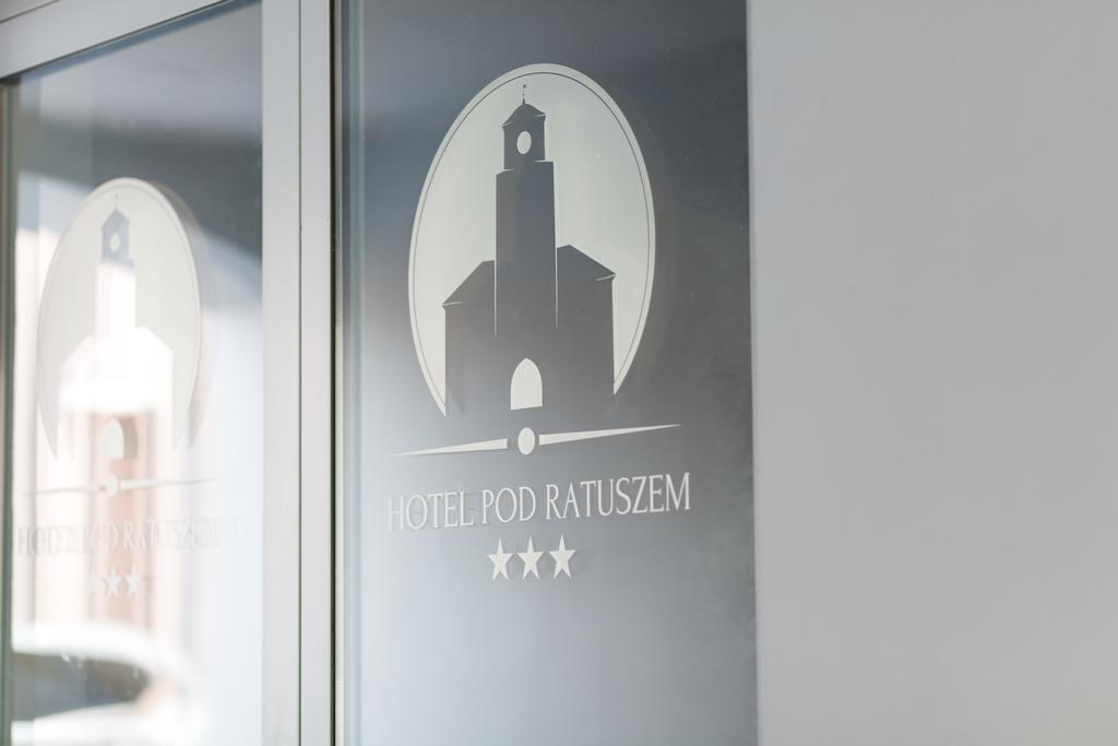 Hotel Pod Ratuszem Wieluń Exteriér fotografie