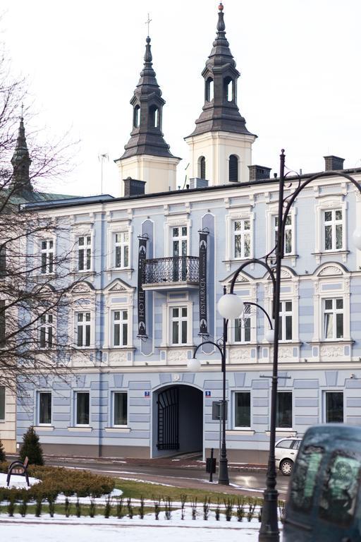 Hotel Pod Ratuszem Wieluń Exteriér fotografie