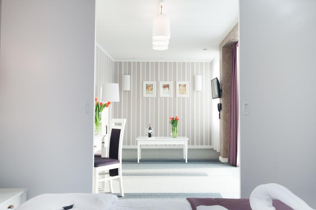 Hotel Pod Ratuszem Wieluń Pokoj fotografie